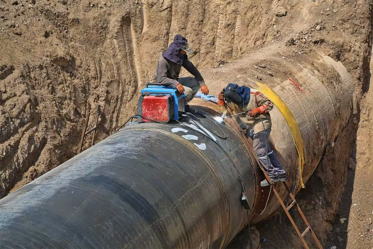 pipeline workers